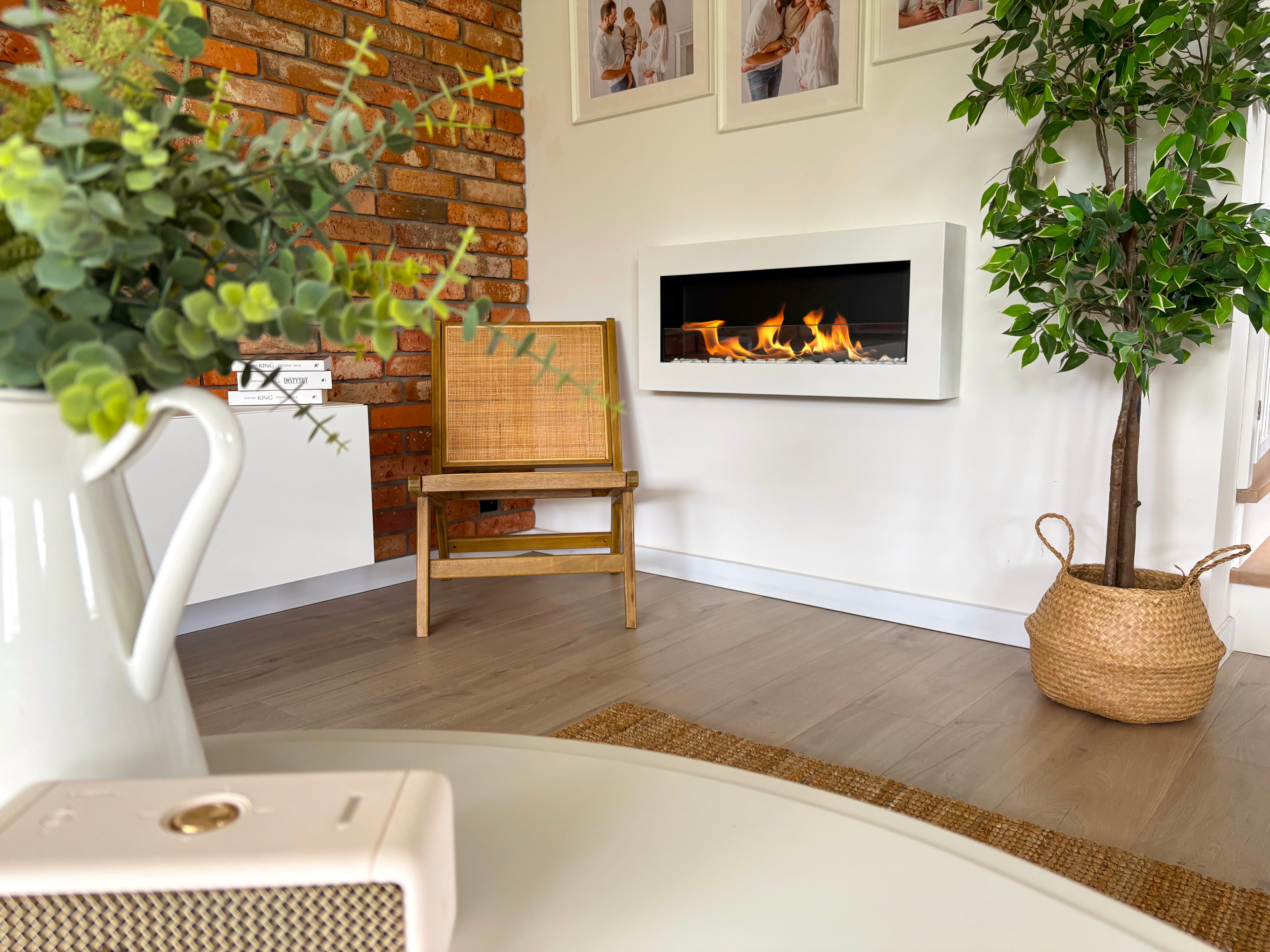 Biofireplace Wall-mounted with glass 900x400 Box white structural matte